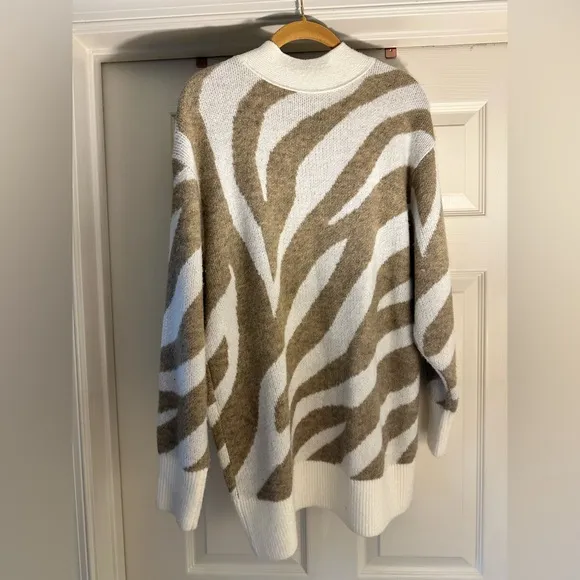 Abercrombie &amp; Fitch Animal Print Cardigan Size M