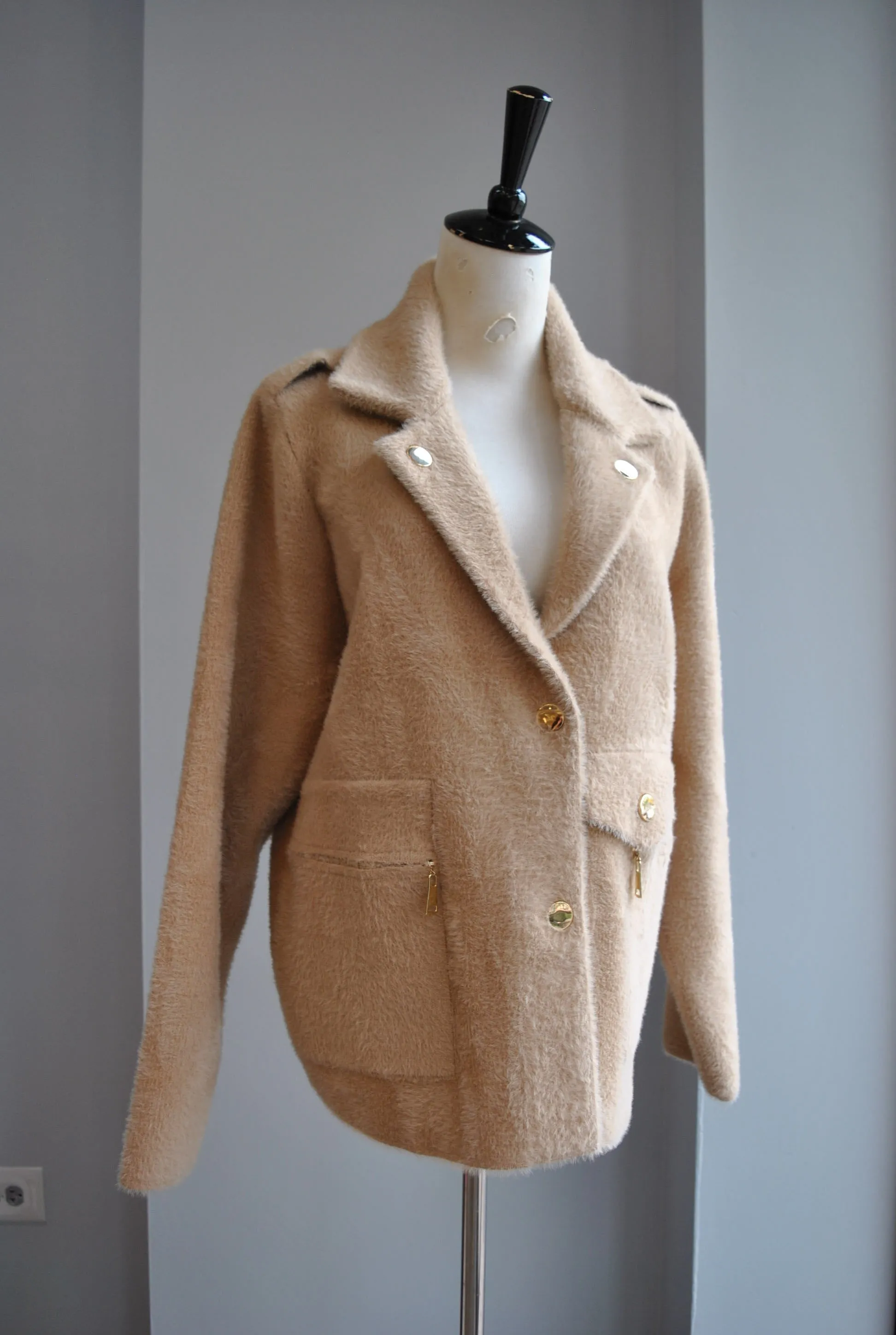 BEIGE SHORT ALPAKA JACKET WITH GOLD STUDS