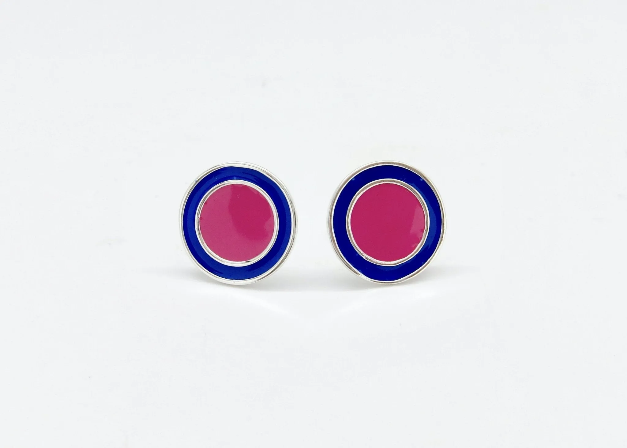 Chic, round bi-color enamel studs