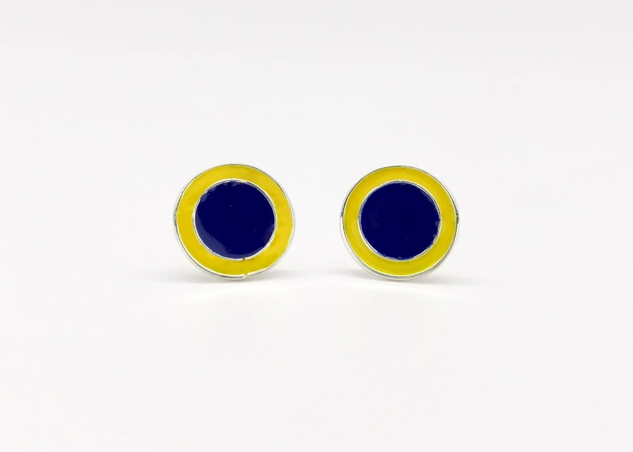 Chic, round bi-color enamel studs