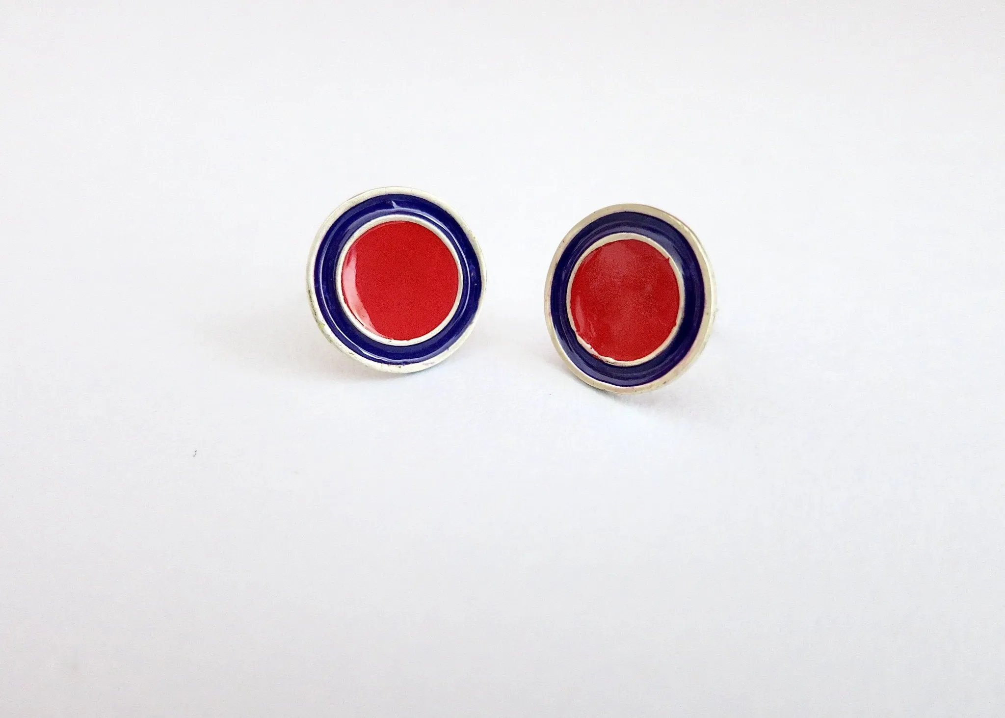 Chic, round bi-color enamel studs