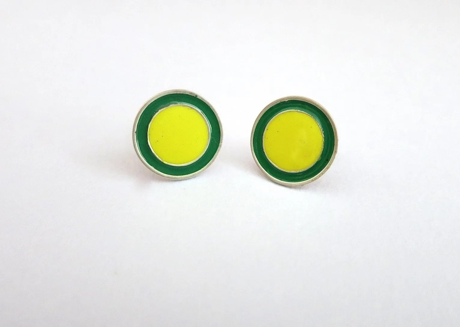 Chic, round bi-color enamel studs