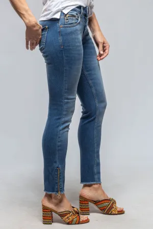 MAC Rich Slim Chic in Authentic Indigo
