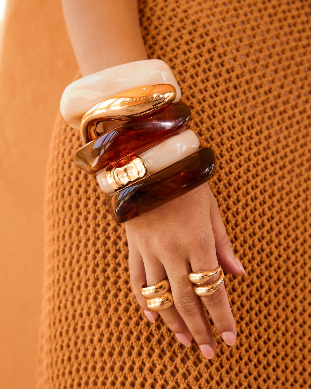 MIRA BANGLE - MOCHA TORT
