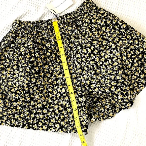 NWT Faithfull the Brand Sereno Shorts Black Yellow Floral Drawstring. X-Small