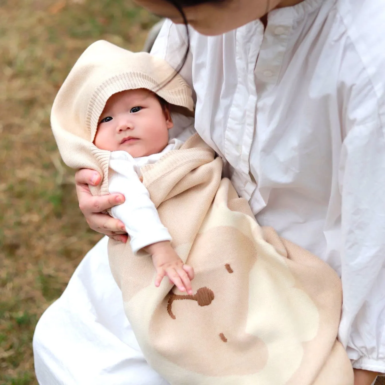 Personalized Infant Gifts: Cozy Organic Knitted Blanket Gift Set
