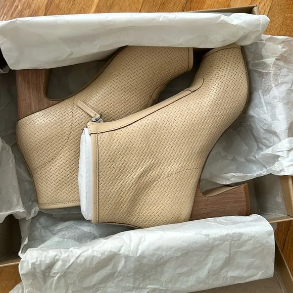Sanctuary Ready open Toe Heeled Booties oatmeal cream ivory Size 9M leather