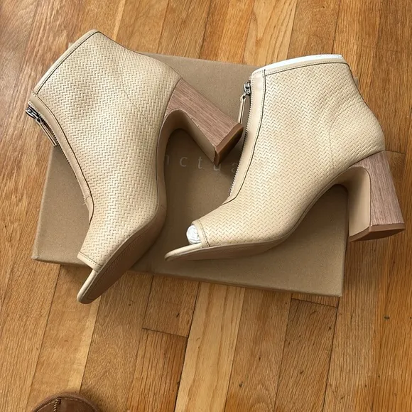 Sanctuary Ready open Toe Heeled Booties oatmeal cream ivory Size 9M leather