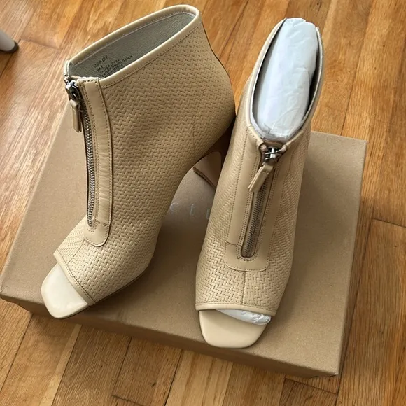 Sanctuary Ready open Toe Heeled Booties oatmeal cream ivory Size 9M leather