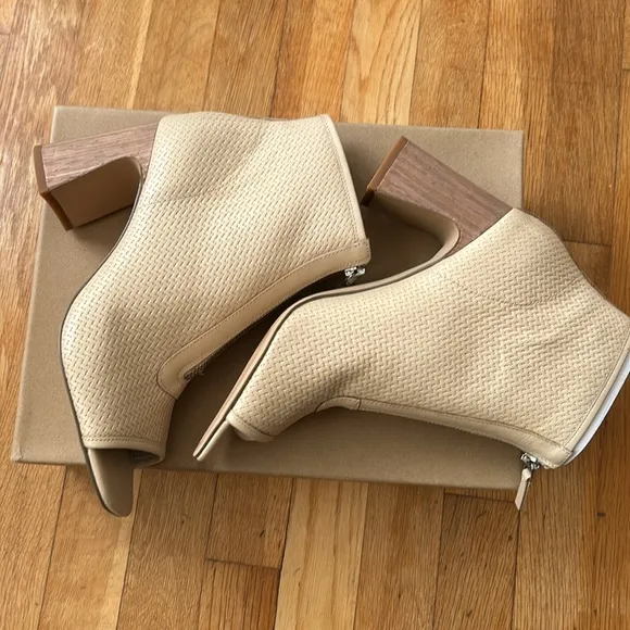 Sanctuary Ready open Toe Heeled Booties oatmeal cream ivory Size 9M leather