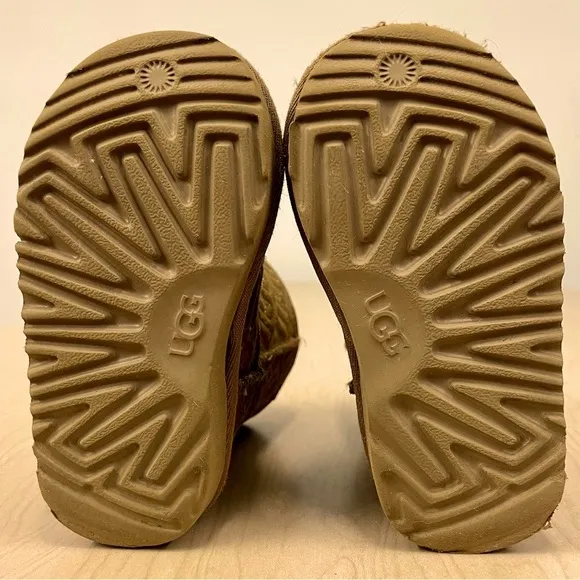 UGG Boots Toddlers Girls 6 Classic II Graphic Stitch Rainbow Logo Chestnut Suede