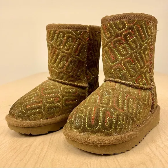 UGG Boots Toddlers Girls 6 Classic II Graphic Stitch Rainbow Logo Chestnut Suede
