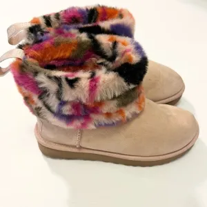 Ugg fluff mini rainbow light pink size 5