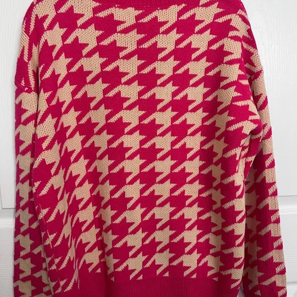 Vanilla Bay- Pink and Cream Houndstooth Women's Sweater. Size Small. NEW