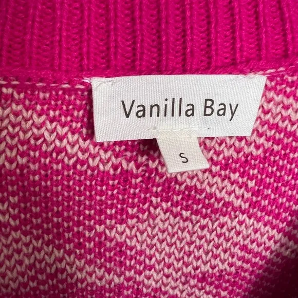 Vanilla Bay- Pink and Cream Houndstooth Women's Sweater. Size Small. NEW