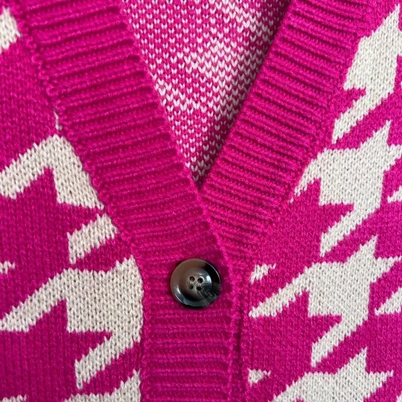 Vanilla Bay- Pink and Cream Houndstooth Women's Sweater. Size Small. NEW