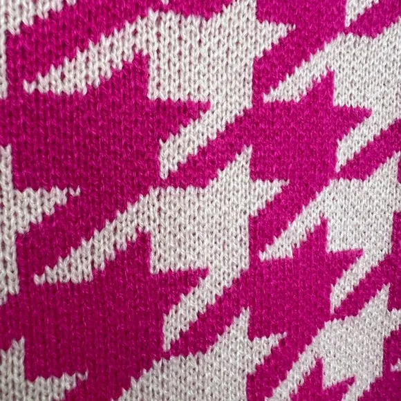 Vanilla Bay- Pink and Cream Houndstooth Women's Sweater. Size Small. NEW